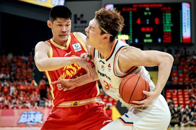 沙巴体育-拒绝横扫！广厦主力克上海扳回一局 胡金秋30分